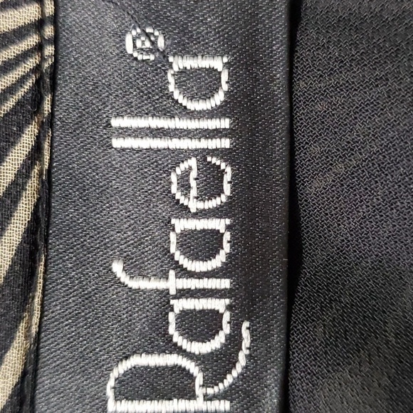 RAFELLA 100% SILK SKIRT. Geometric flower print. Size 10. Flowing look. Y2K - Picture 6 of 10